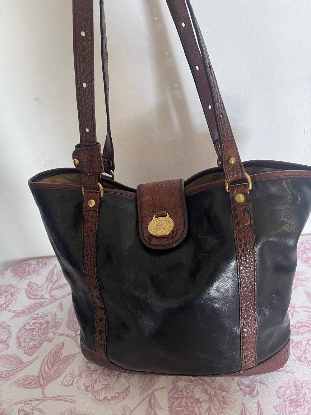 BRAHMIN TUSCAN Vintage Black Leather Brown Croc Emboss Accents Bucket Purse, EUC